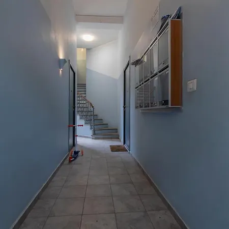 Ihost - Pasteur 15 * Milaan